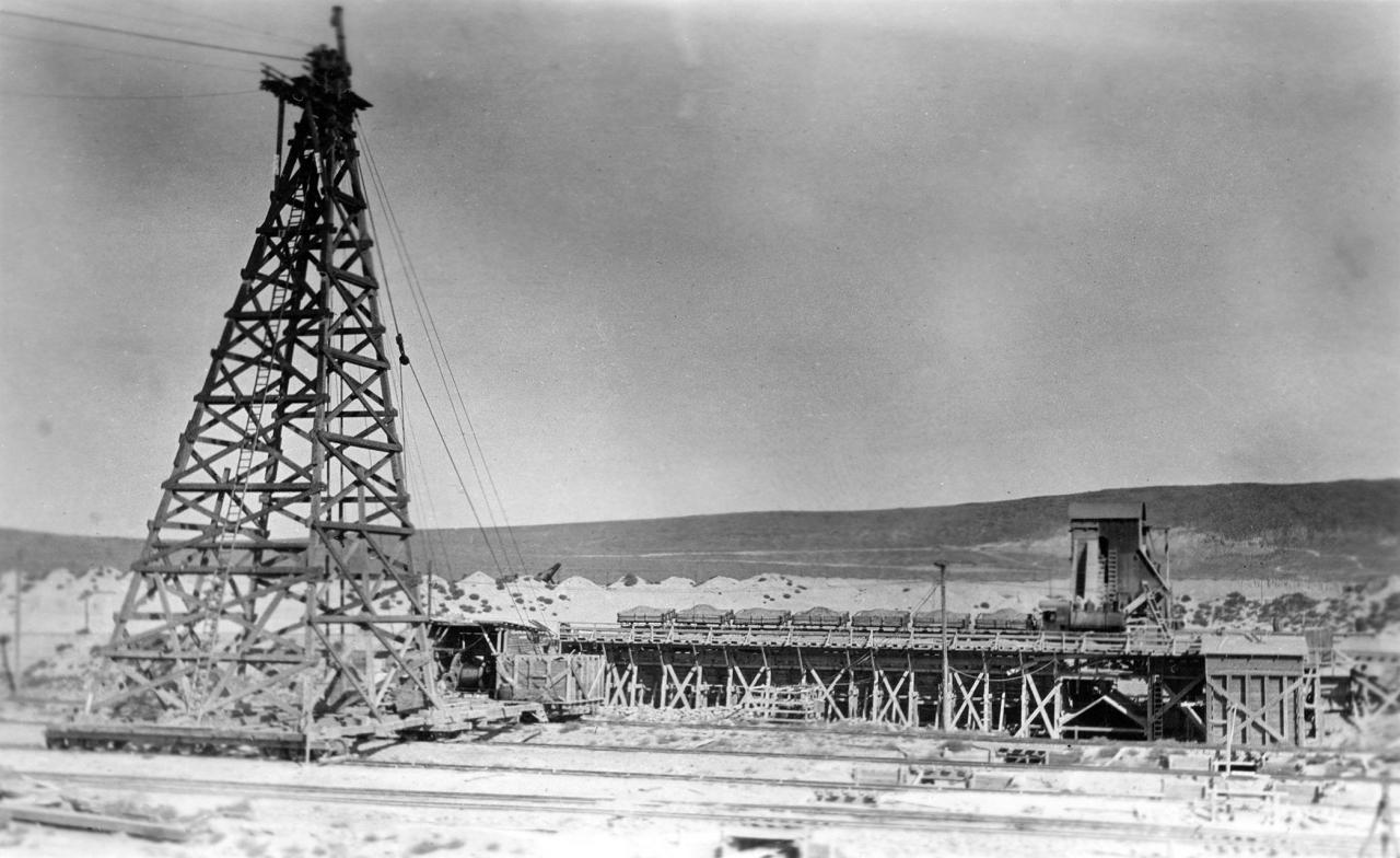 Lahontan-train-at-tram tower-ca-1914