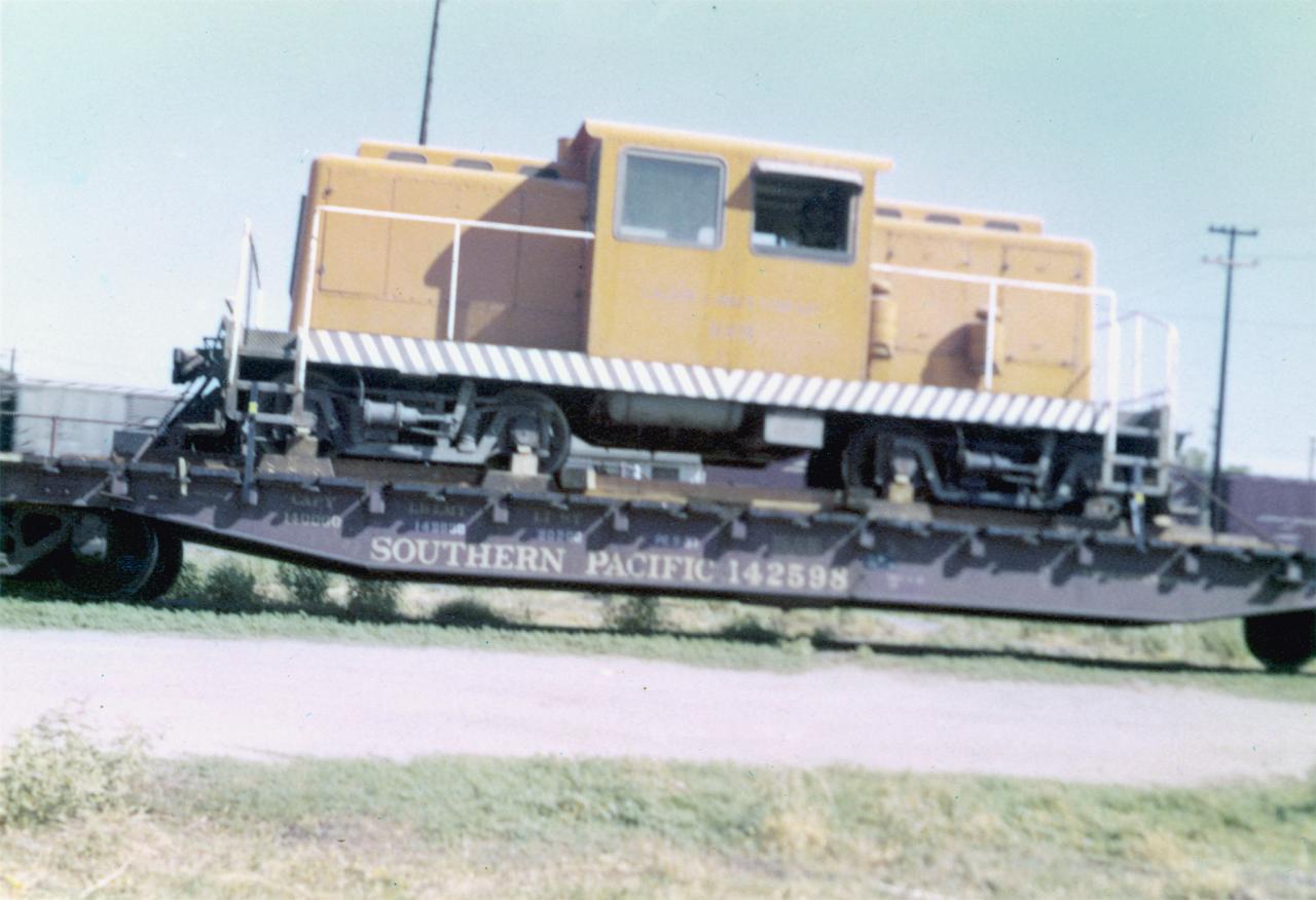 DC-1001-on-flatcar