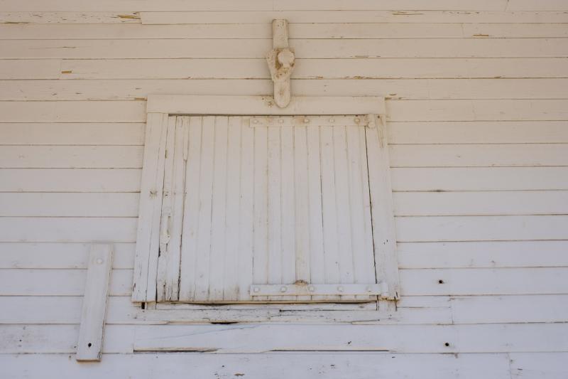 Mina-IceHouse-Upper-Hatch