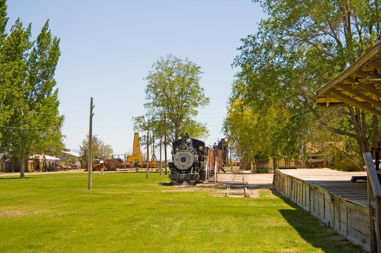 Laws-depot-siding-looking-south