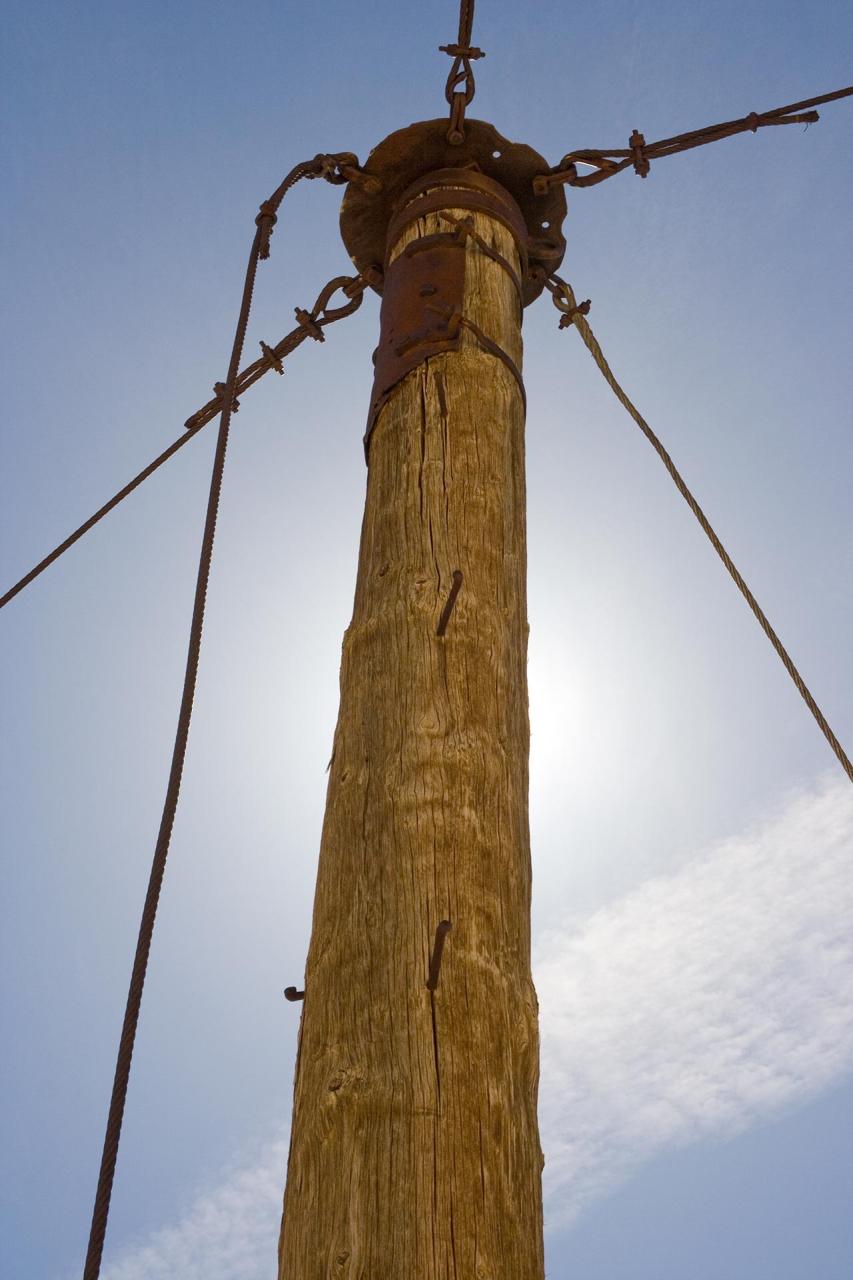 Mock-Upper-Derrick-Pole-Detail