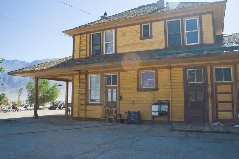 Lone-Pine-depot-rear