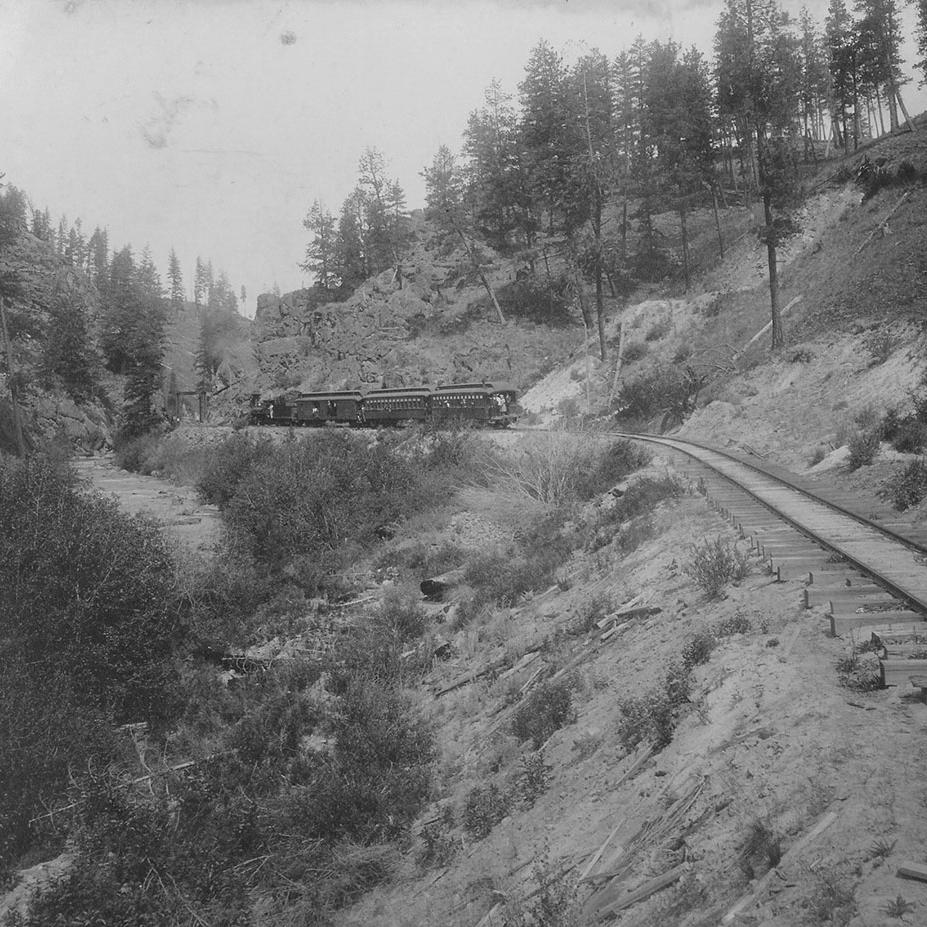 SVRy-Pass-Train-in-Boulder-Gorge-Morris-Col