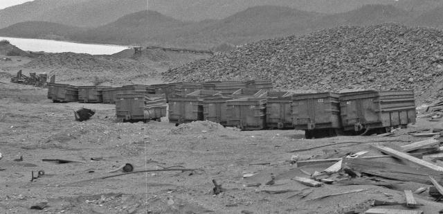 Jualpa-ore-cars-in-sand