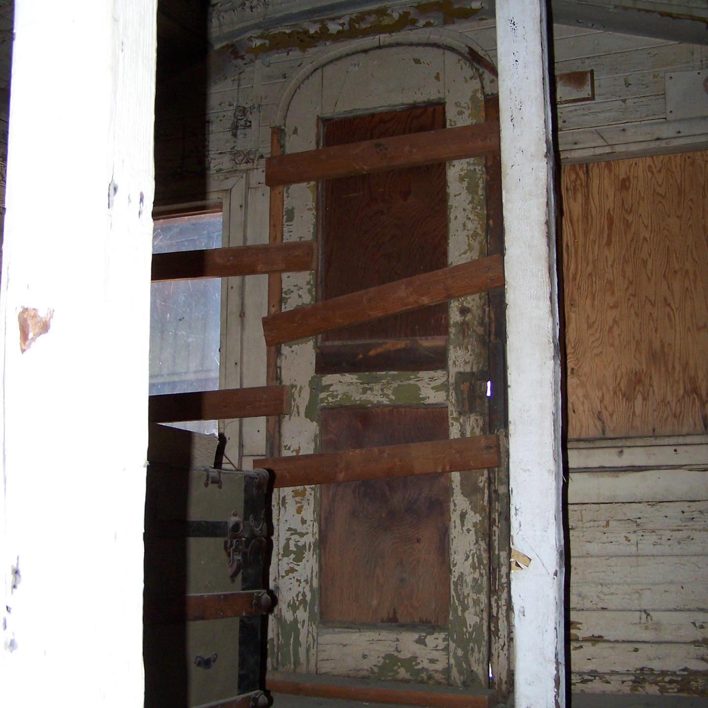 interior-end-door