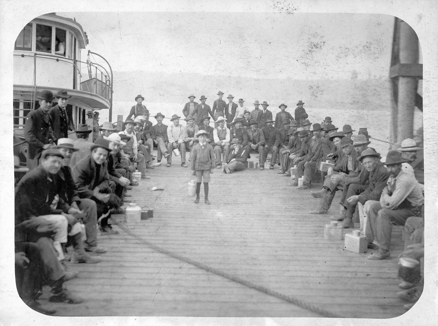 cz-tug-barge-and-crew