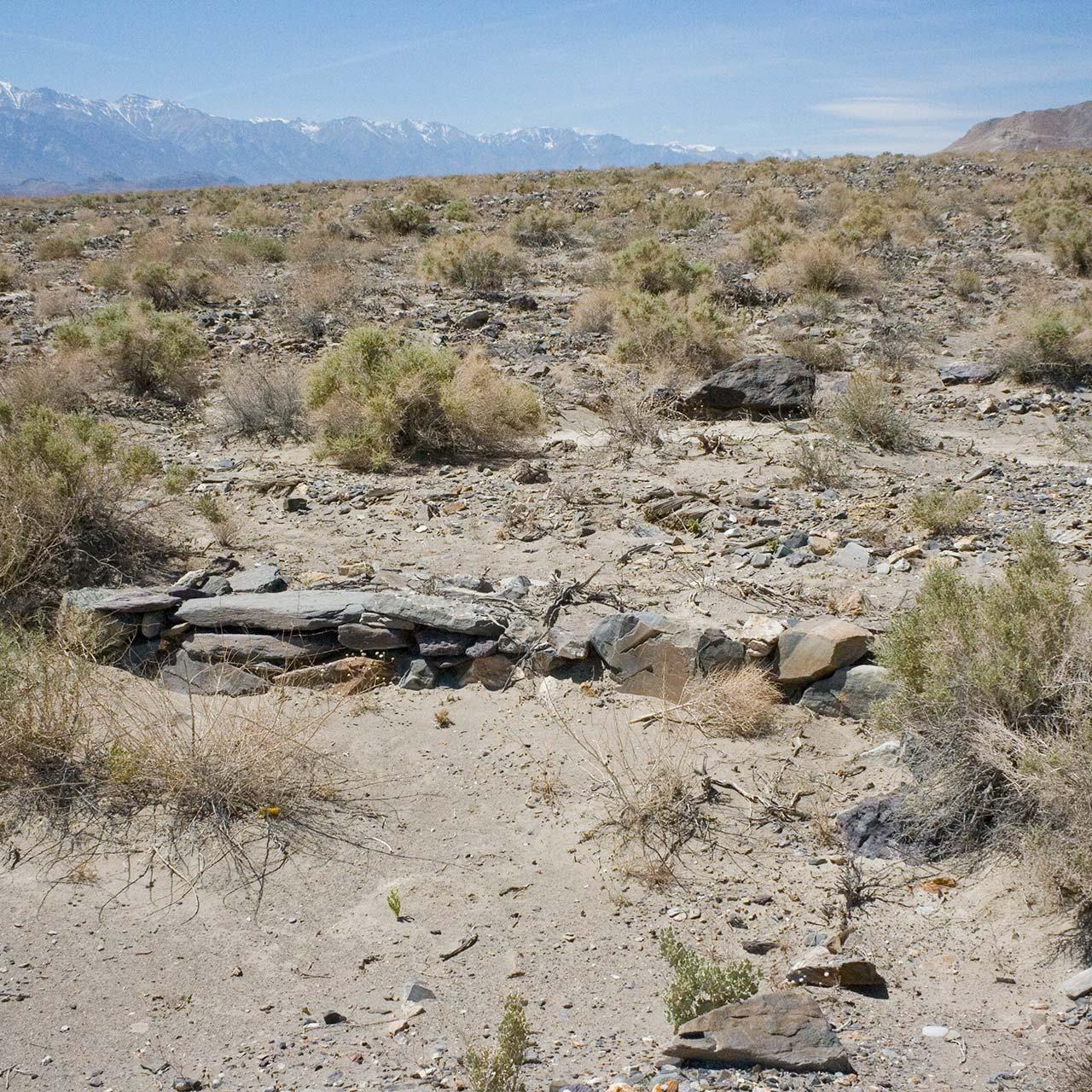 Short retaining wall