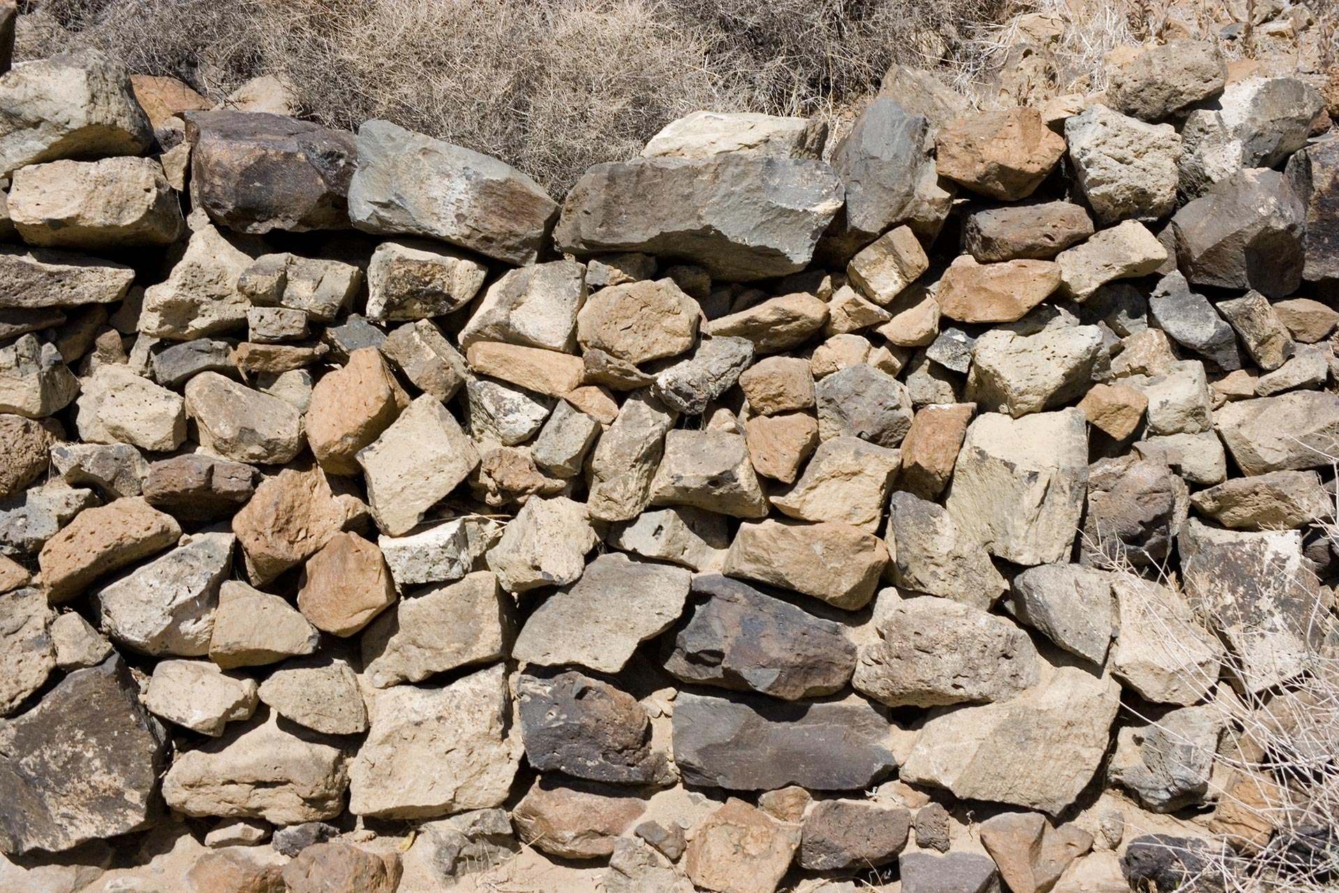 Tinemaha-Cut-Rock-Wall-Detail