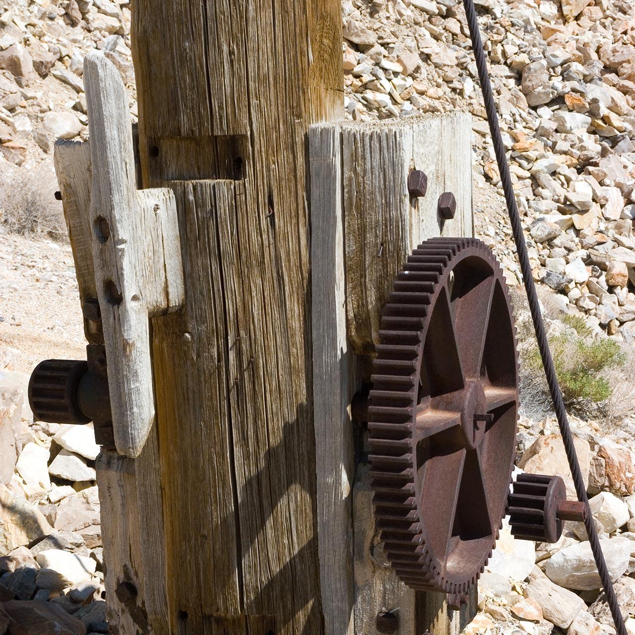 Mock-upper-derrick-winch-detail