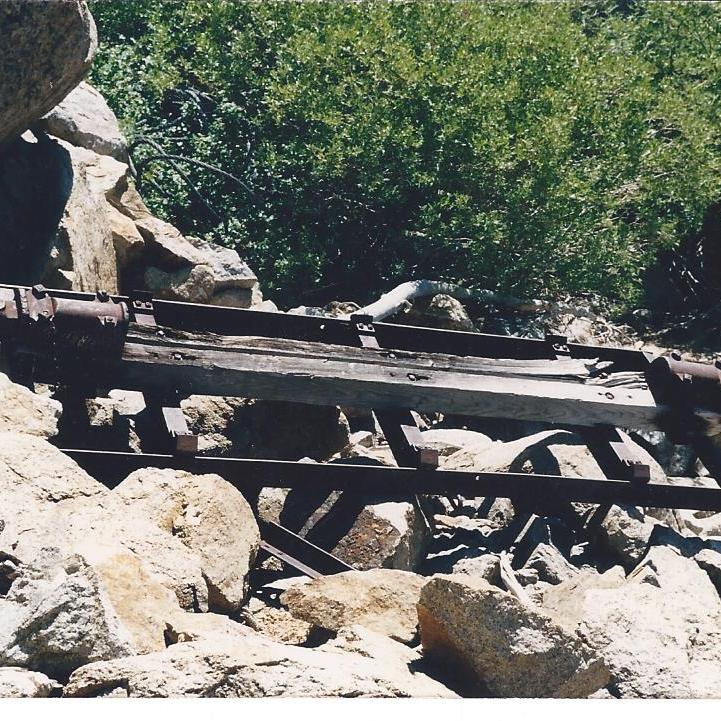 Relief Dam falt car upide down