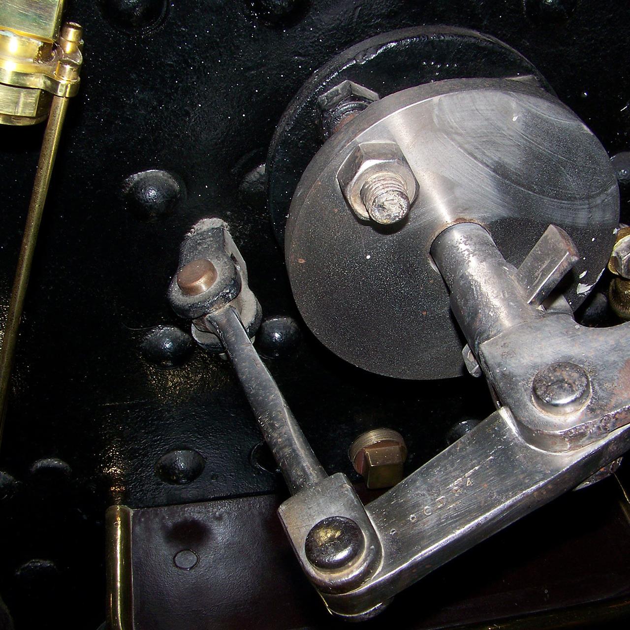 Cab Interior: Throttle linkage