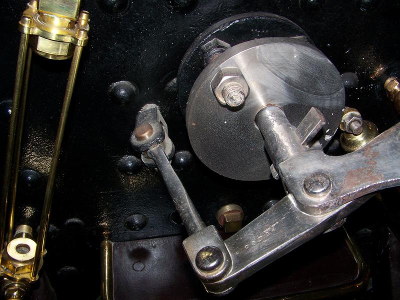 Cab Interior: Throttle linkage