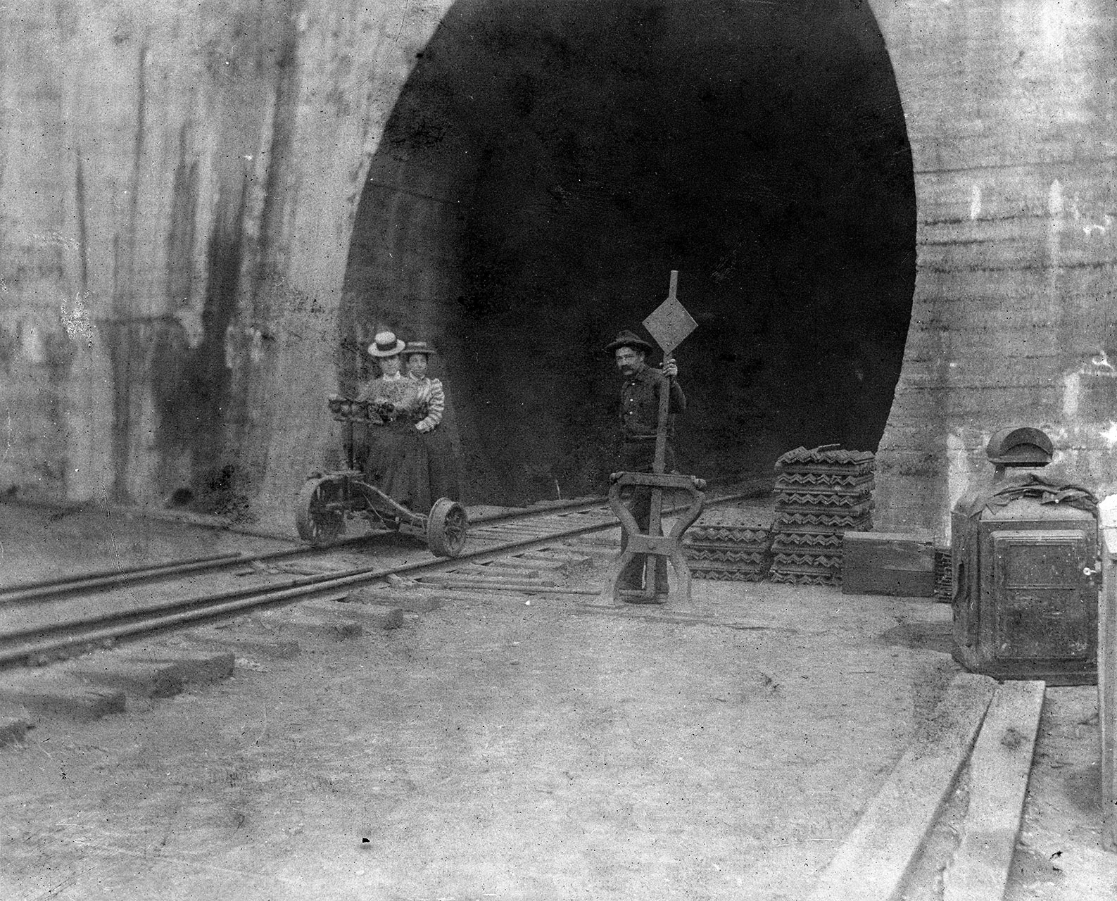 SPC-Summit-Tunnel-N-Portal-Velocipede